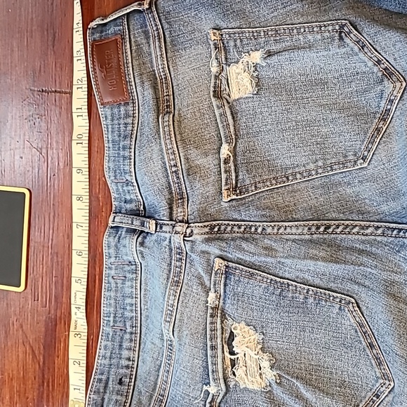 Hollister distressed jeans. Like new. - Picture 7 of 8